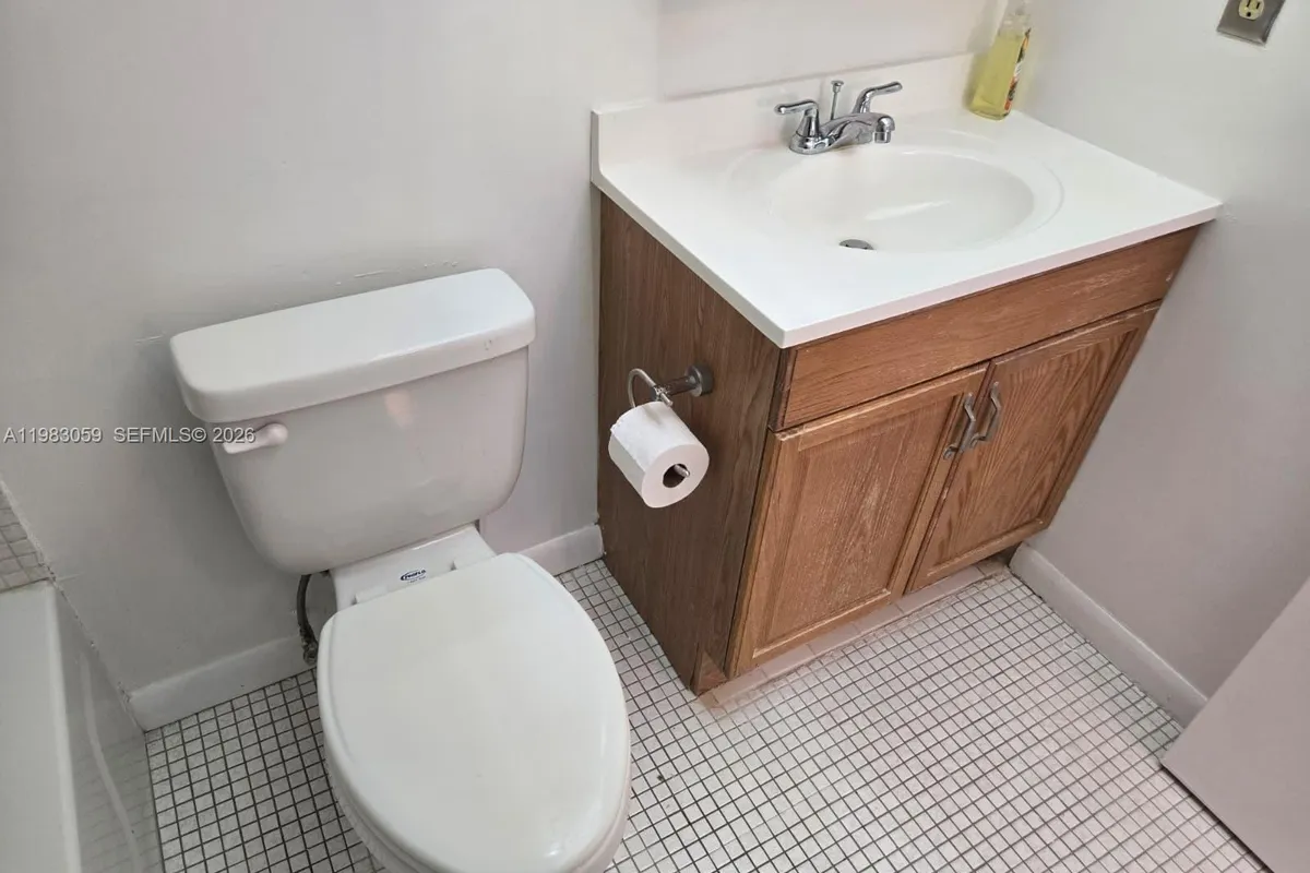 9261 Sunrise Lakes Blvd # 201, Sunrise FL 33322