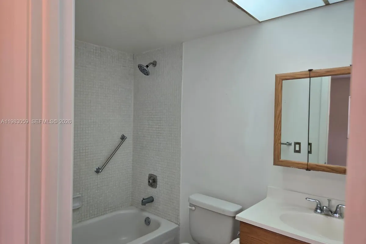 9261 Sunrise Lakes Blvd # 201, Sunrise FL 33322