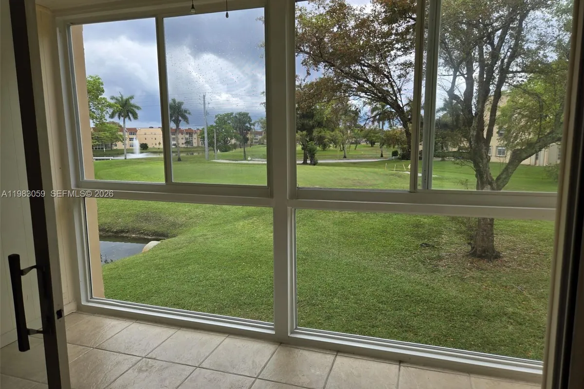 9261 Sunrise Lakes Blvd # 201, Sunrise FL 33322