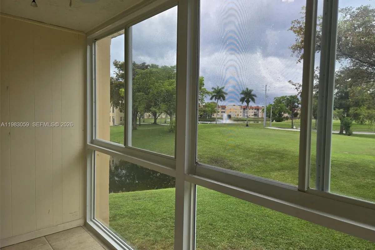 9261 Sunrise Lakes Blvd # 201, Sunrise FL 33322