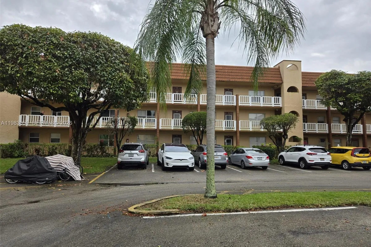 9261 Sunrise Lakes Blvd # 201, Sunrise FL 33322