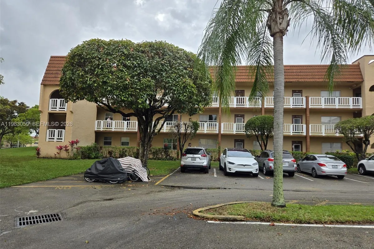 9261 Sunrise Lakes Blvd # 201, Sunrise FL 33322