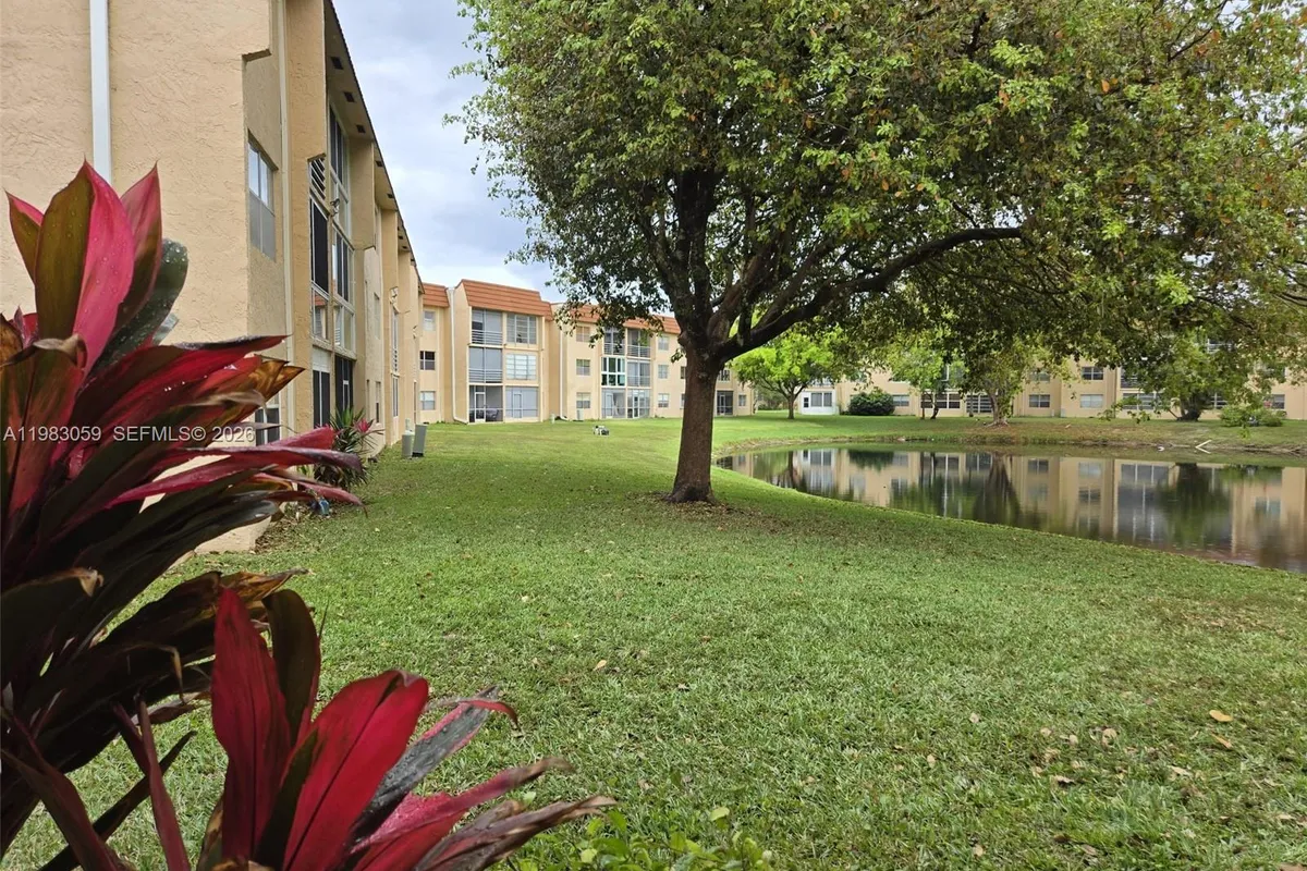 9261 Sunrise Lakes Blvd # 201, Sunrise FL 33322