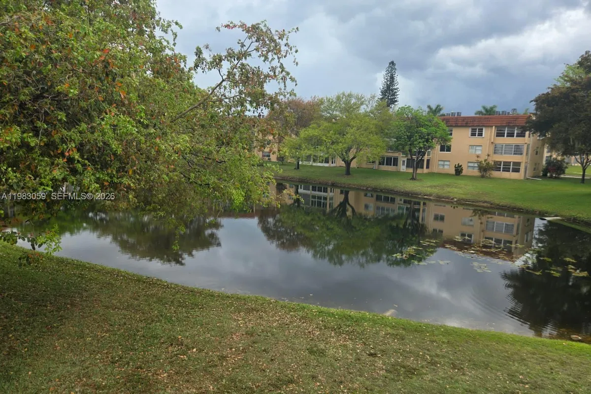 9261 Sunrise Lakes Blvd # 201, Sunrise FL 33322