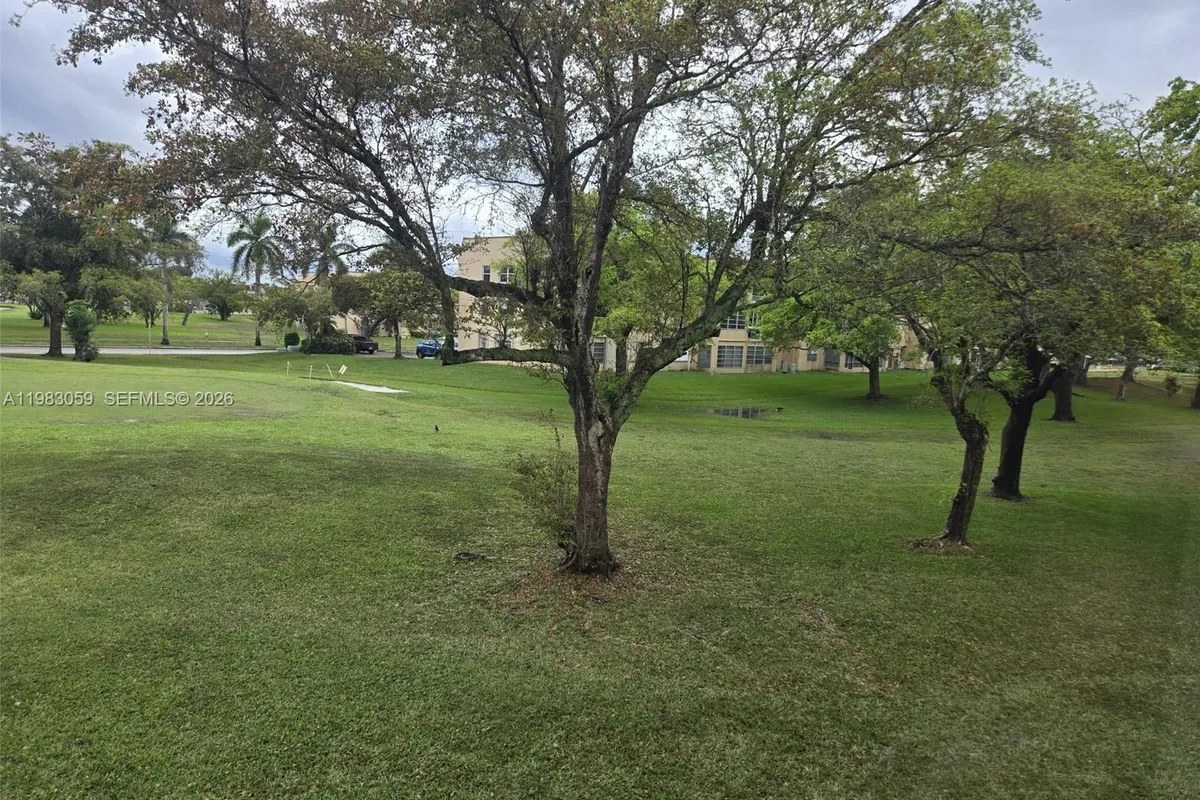 9261 Sunrise Lakes Blvd # 201, Sunrise FL 33322