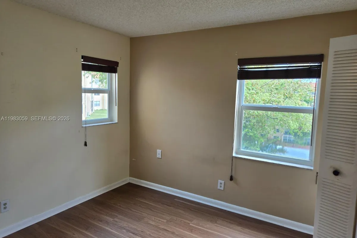 9261 Sunrise Lakes Blvd # 201, Sunrise FL 33322