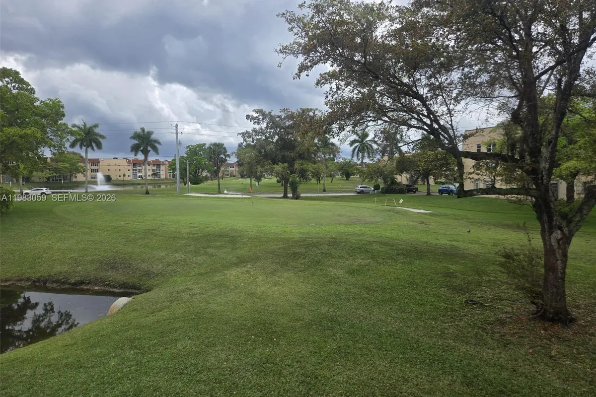 9261 Sunrise Lakes Blvd # 201, Sunrise FL 33322