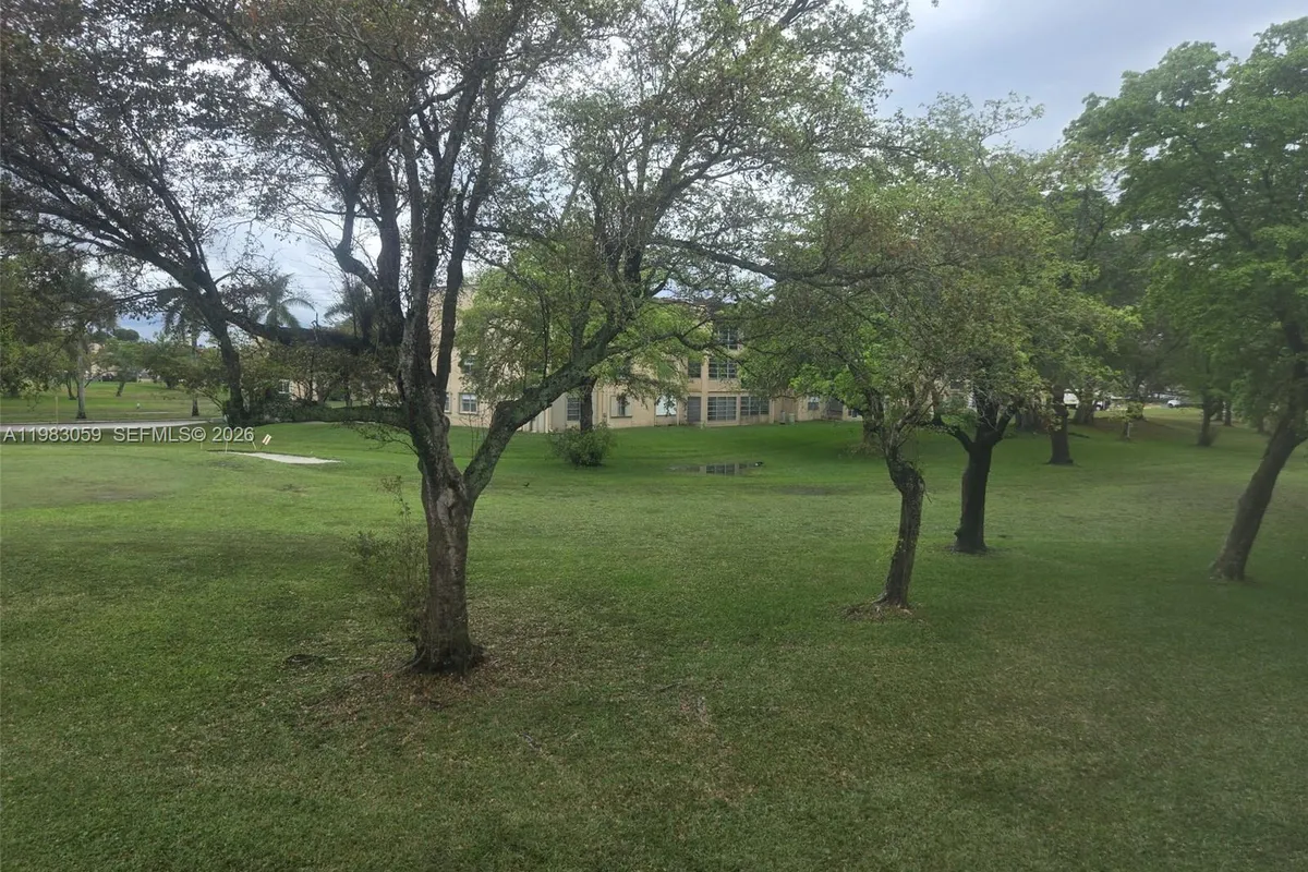 9261 Sunrise Lakes Blvd # 201, Sunrise FL 33322