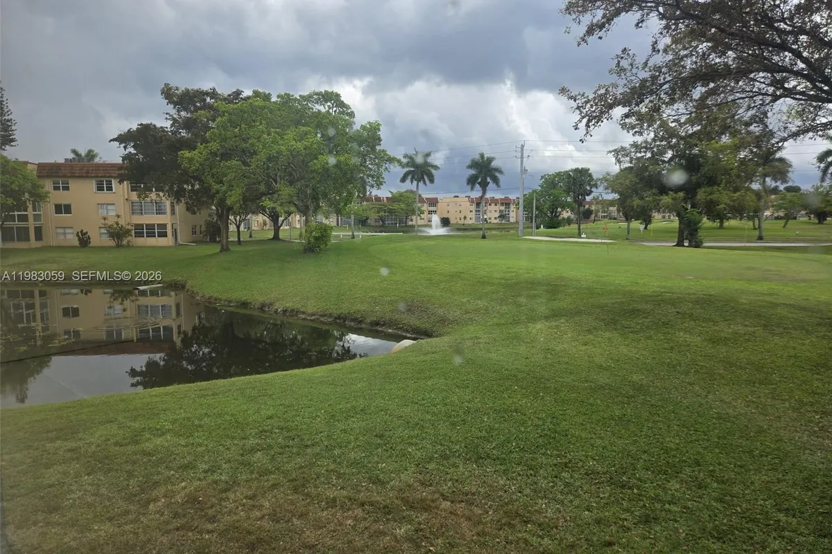 9261 Sunrise Lakes Blvd # 201, Sunrise FL 33322