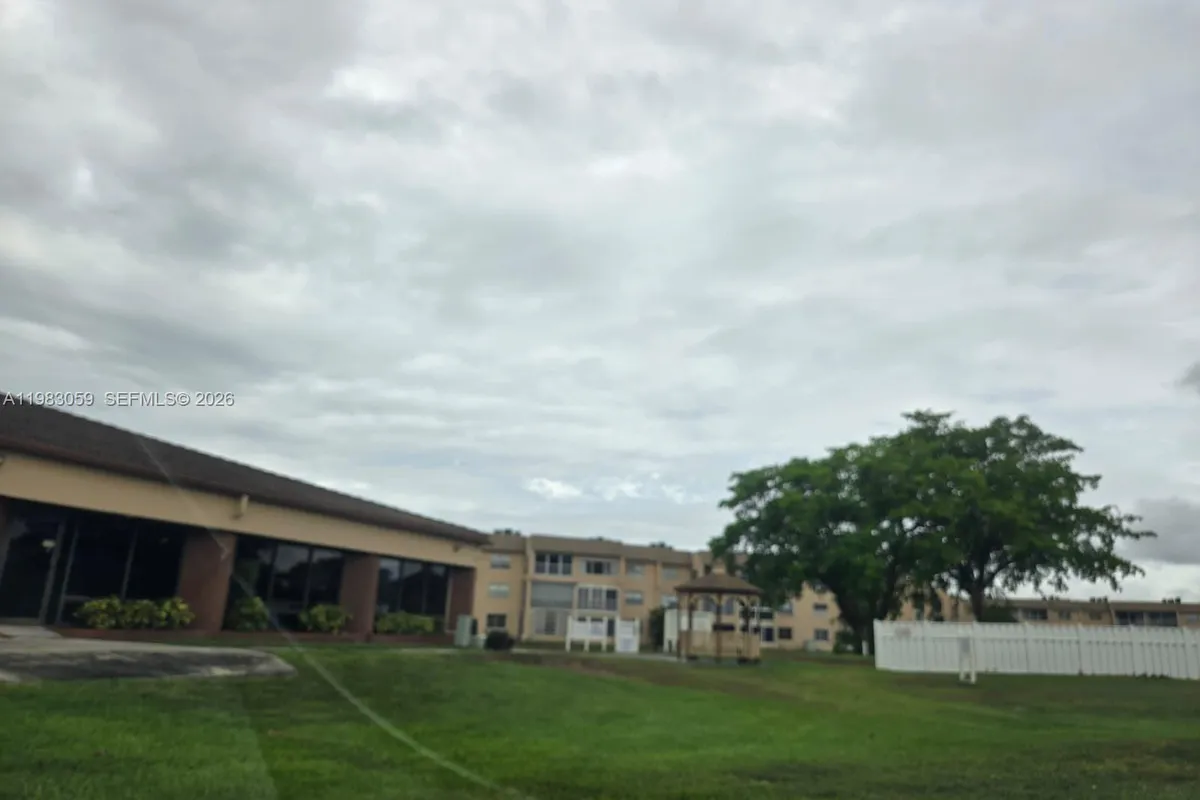 9261 Sunrise Lakes Blvd # 201, Sunrise FL 33322