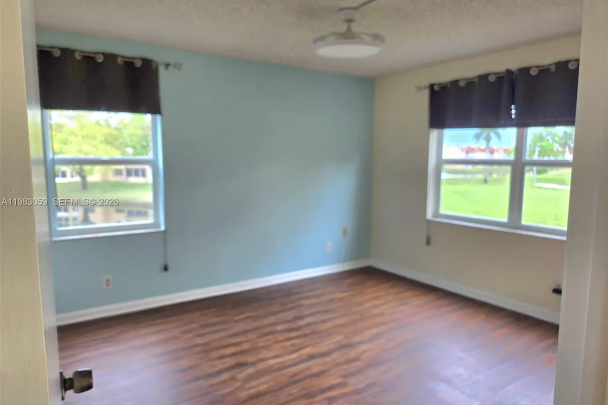 9261 Sunrise Lakes Blvd # 201, Sunrise FL 33322