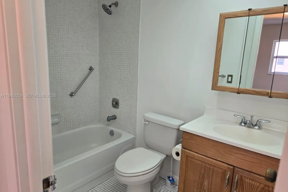 9261 Sunrise Lakes Blvd # 201, Sunrise FL 33322