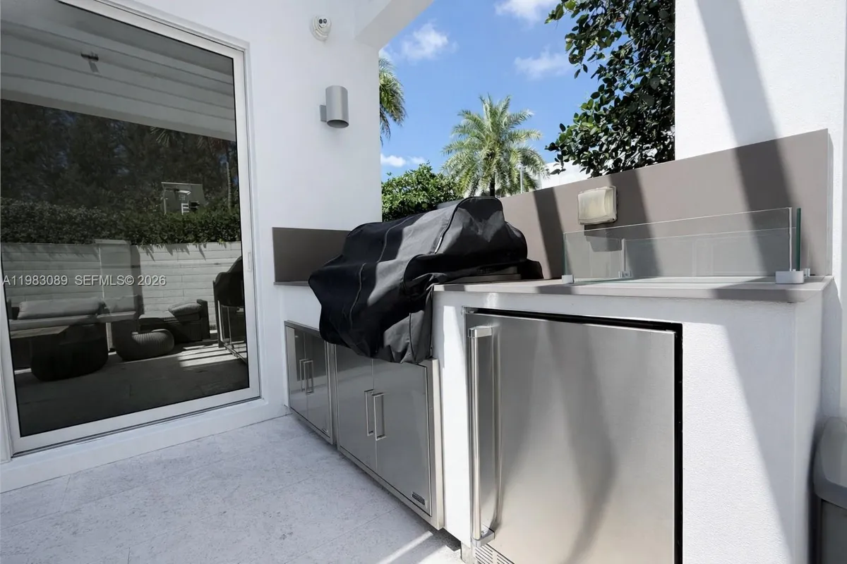 7475 NW 97th Ct, Doral FL 33178