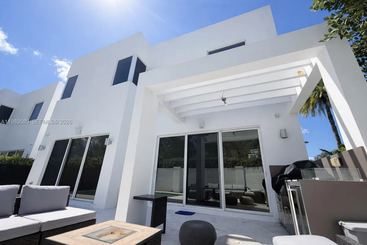 7475 NW 97th Ct, Doral FL 33178