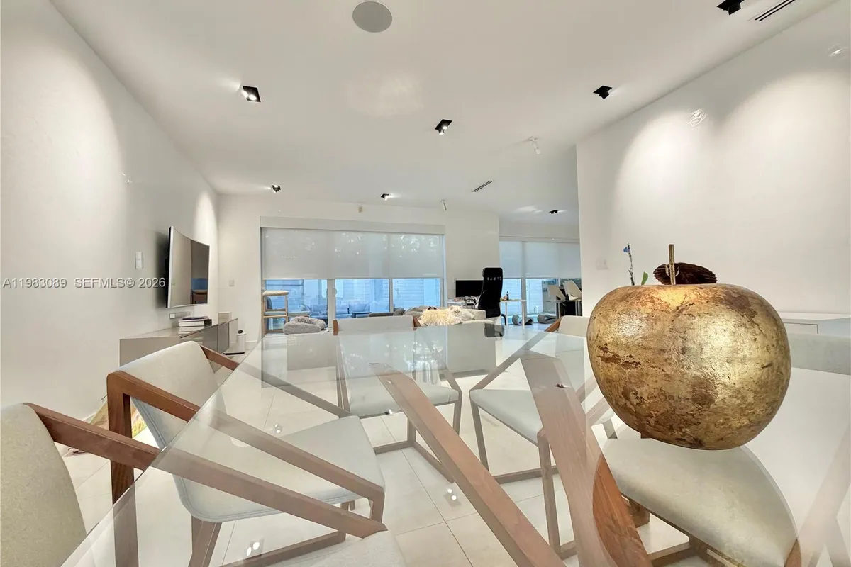 7475 NW 97th Ct, Doral FL 33178