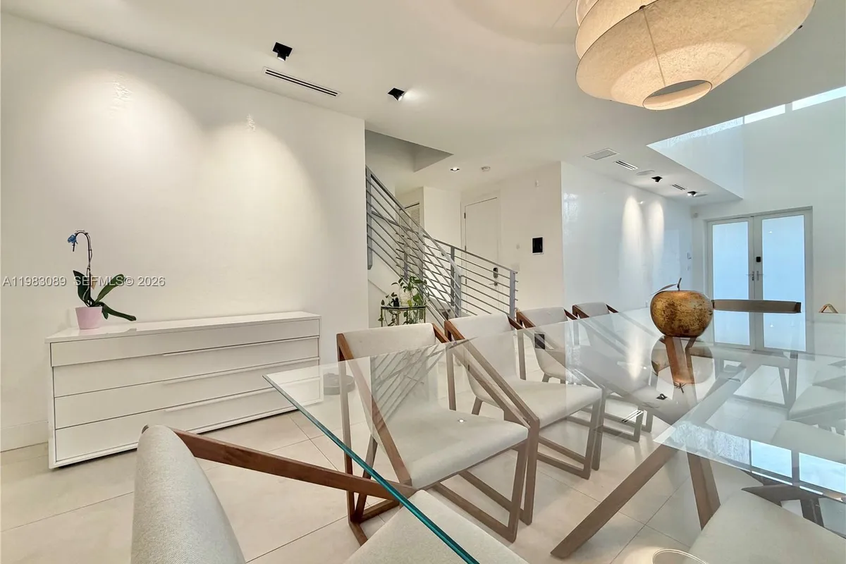 7475 NW 97th Ct, Doral FL 33178