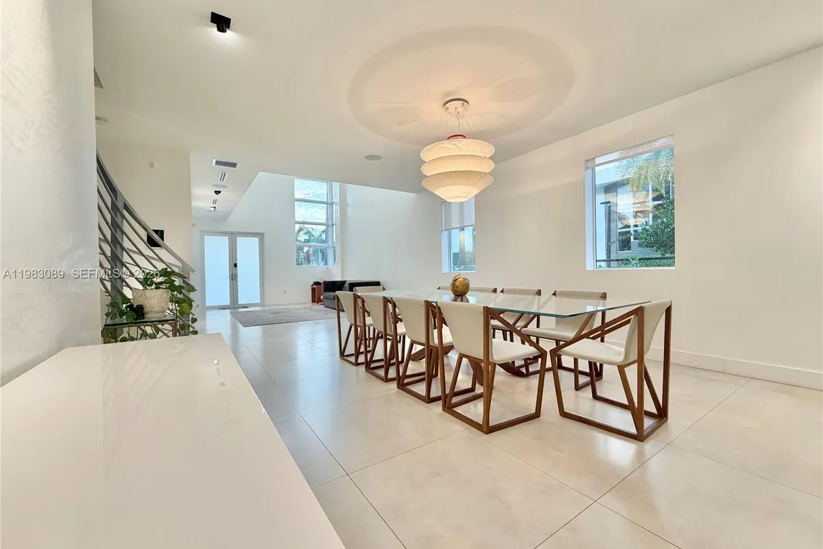 7475 NW 97th Ct, Doral FL 33178