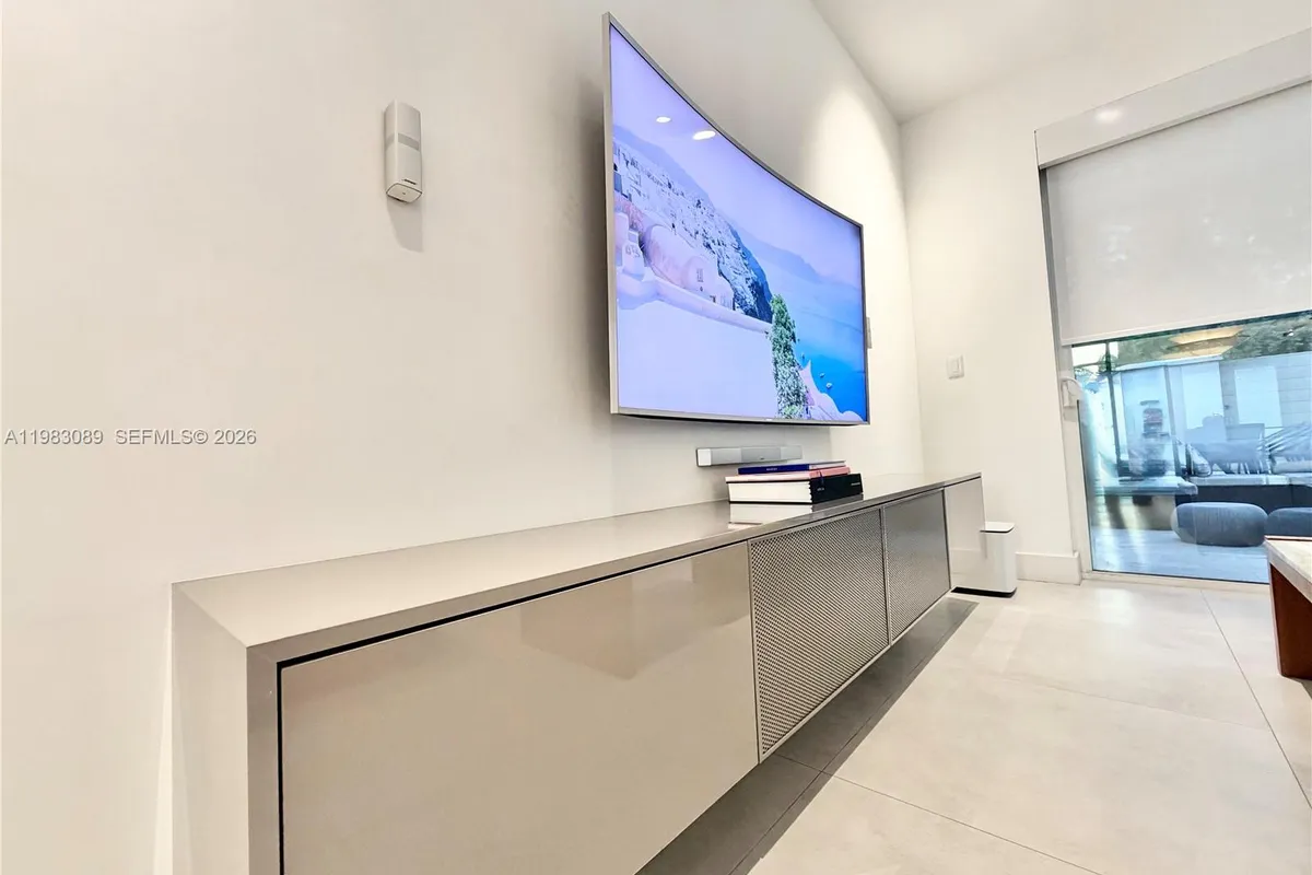 7475 NW 97th Ct, Doral FL 33178