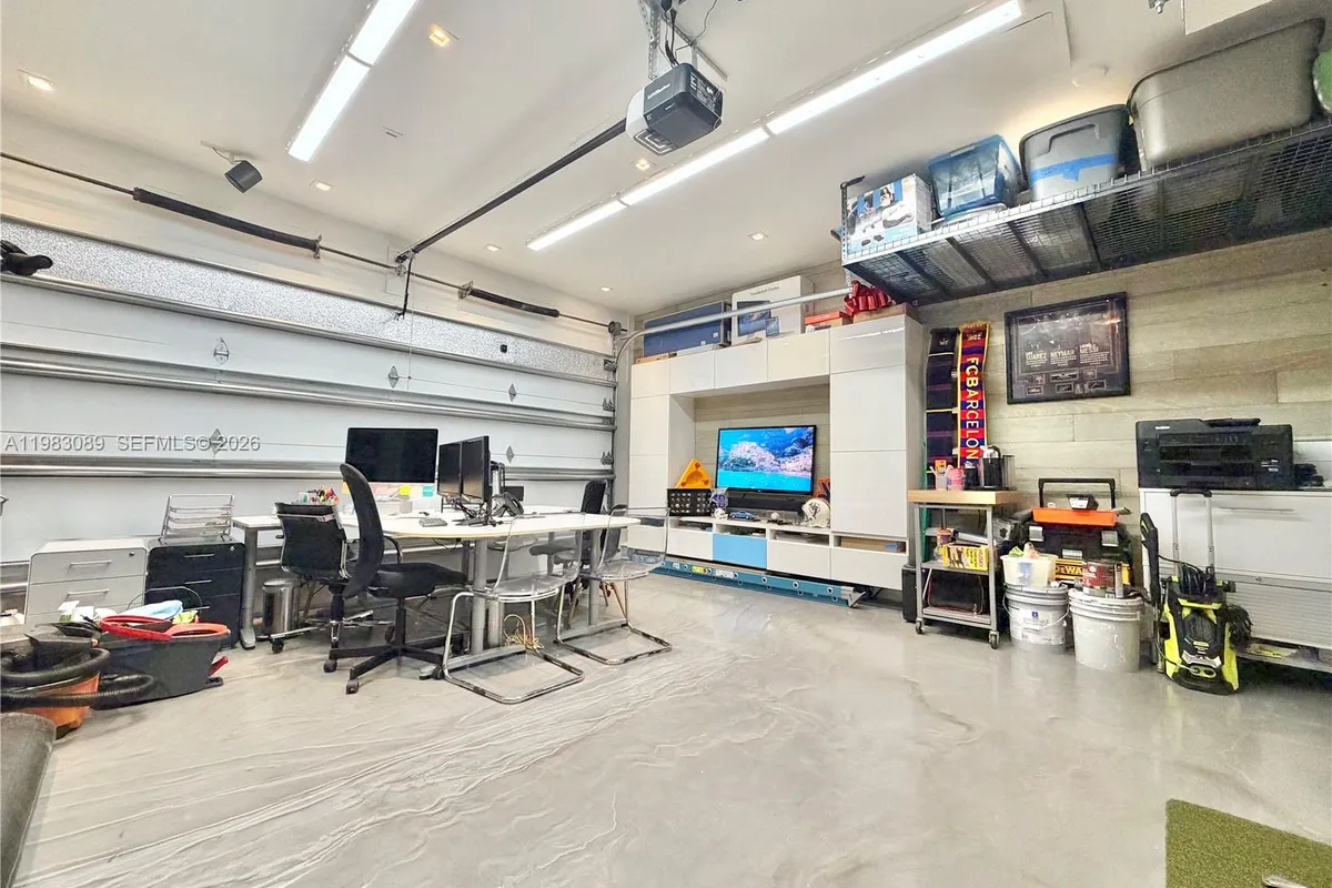 7475 NW 97th Ct, Doral FL 33178