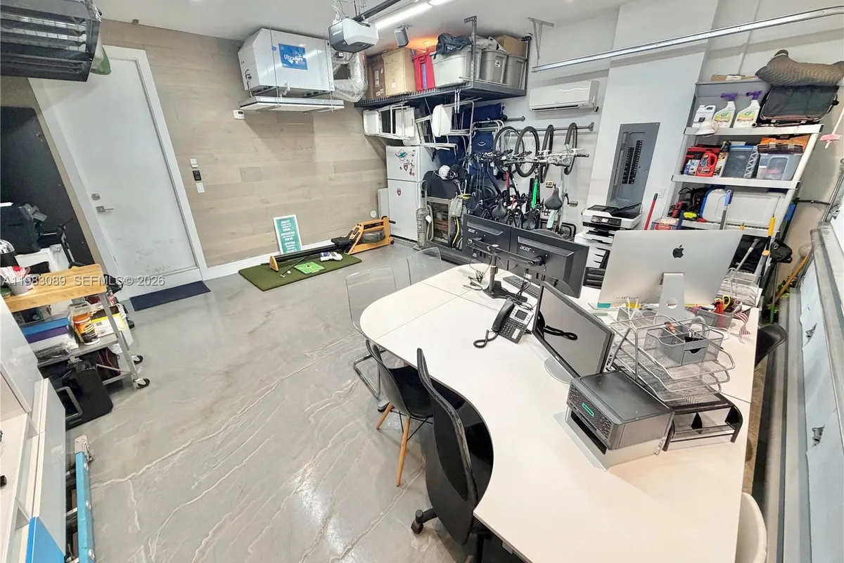 7475 NW 97th Ct, Doral FL 33178