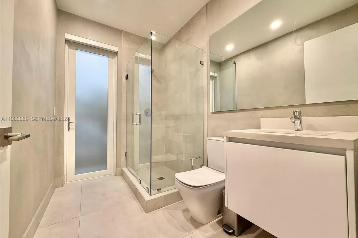 7475 NW 97th Ct, Doral FL 33178