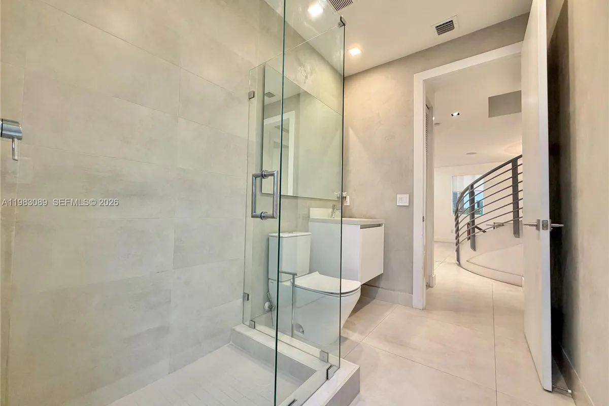 7475 NW 97th Ct, Doral FL 33178