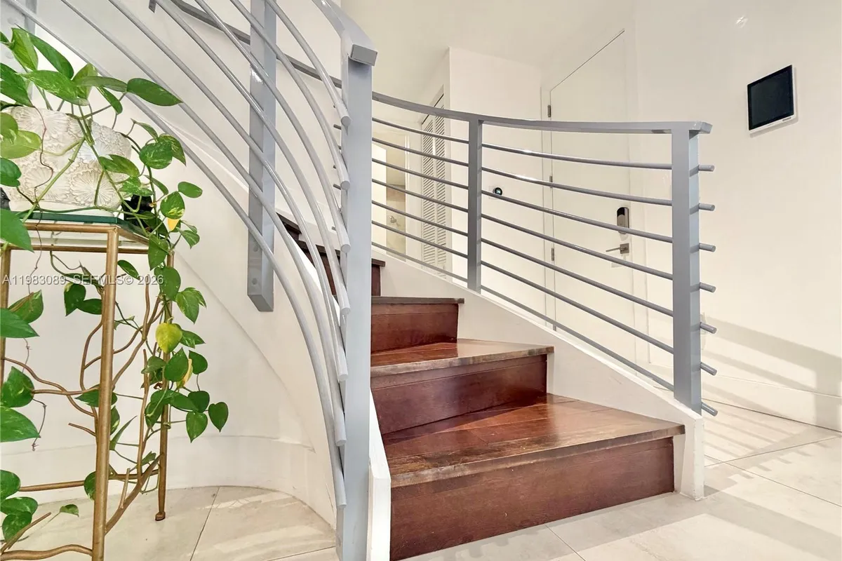 7475 NW 97th Ct, Doral FL 33178