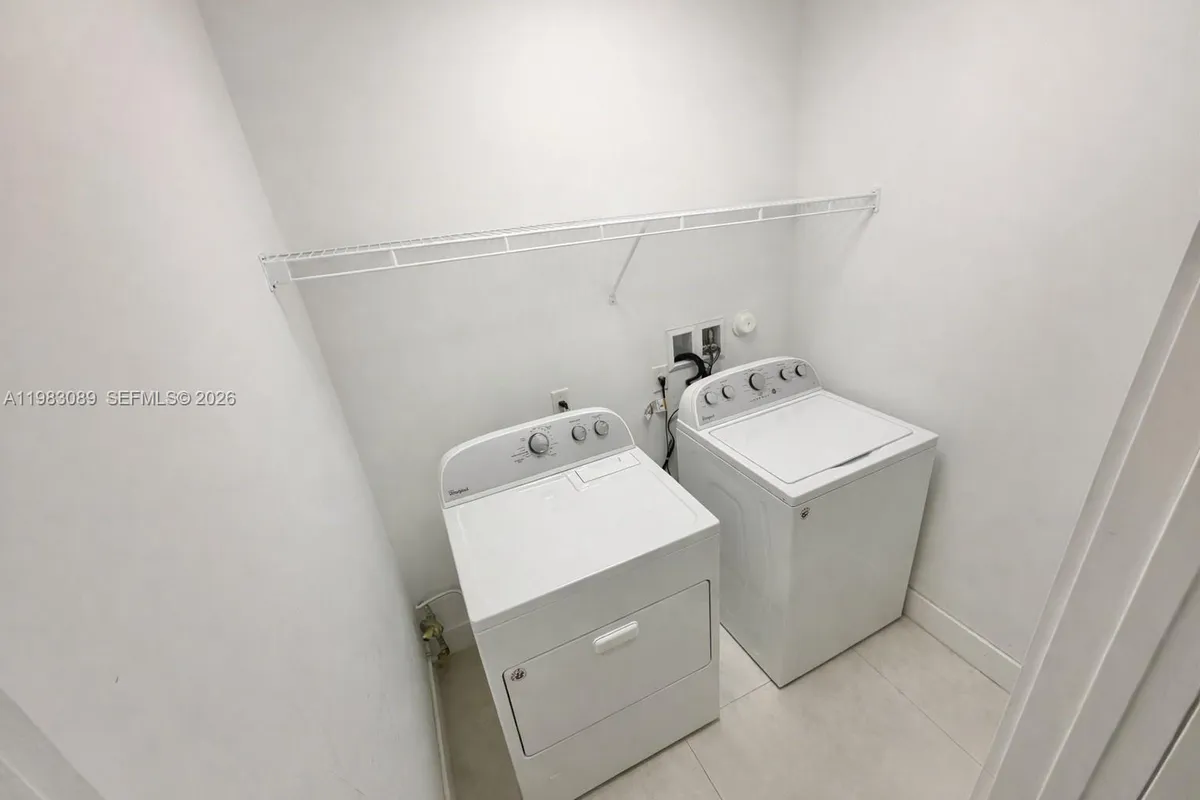 7475 NW 97th Ct, Doral FL 33178