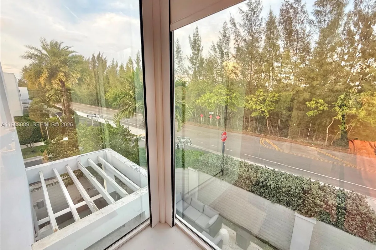 7475 NW 97th Ct, Doral FL 33178