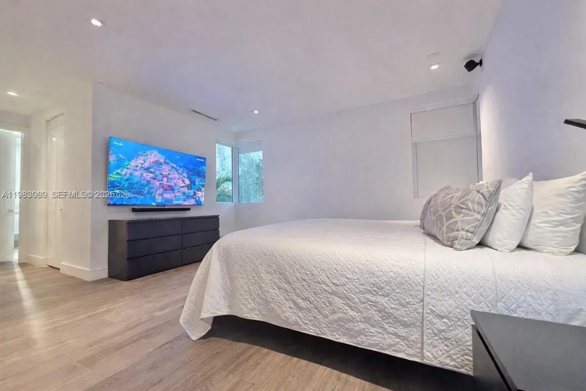 7475 NW 97th Ct, Doral FL 33178