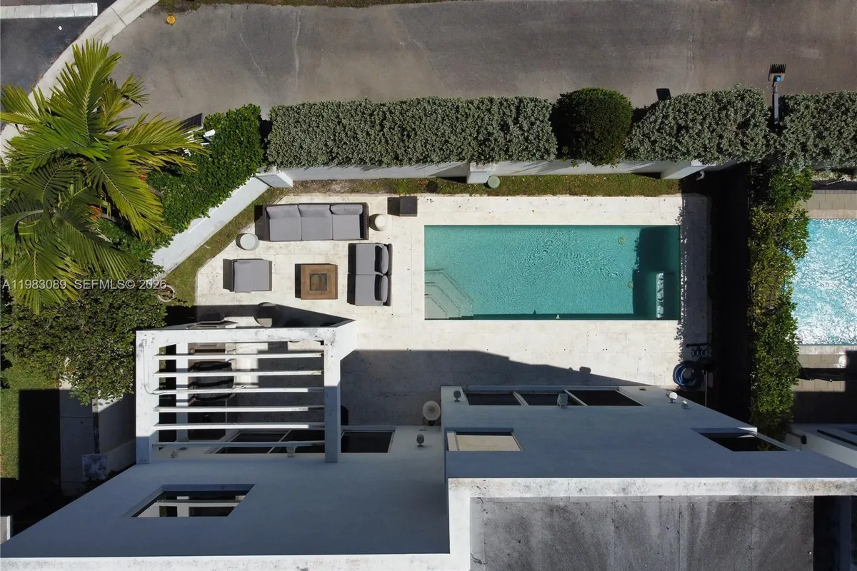 7475 NW 97th Ct, Doral FL 33178