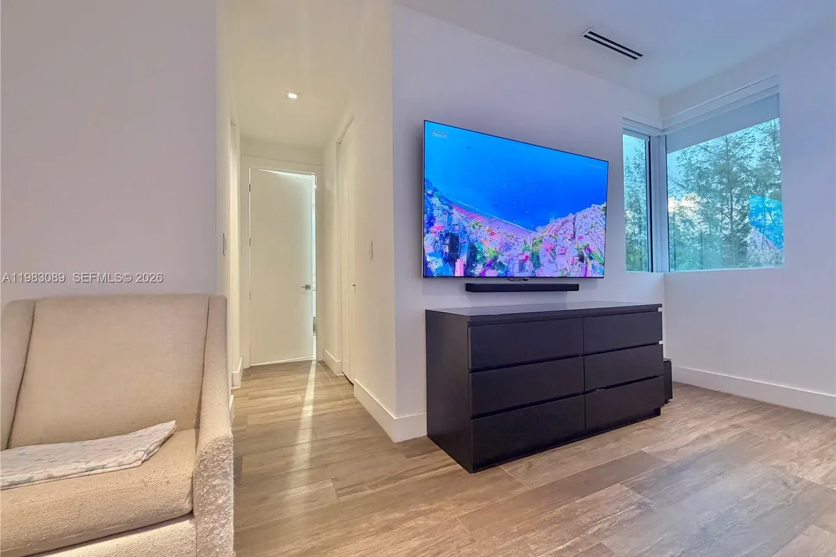 7475 NW 97th Ct, Doral FL 33178