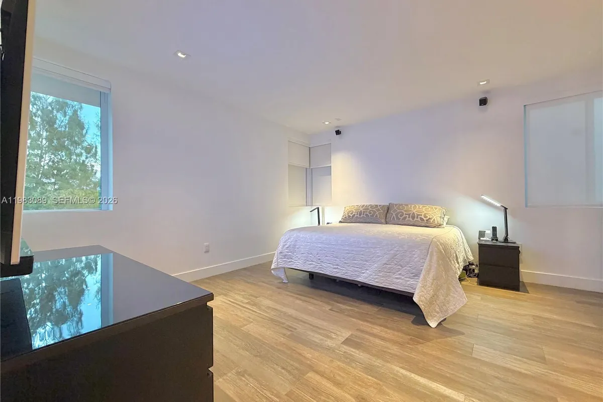 7475 NW 97th Ct, Doral FL 33178