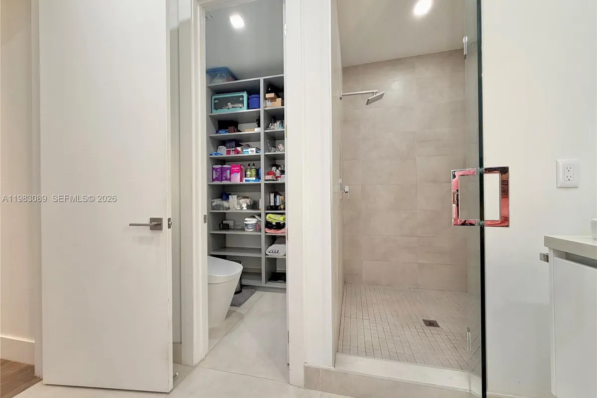 7475 NW 97th Ct, Doral FL 33178