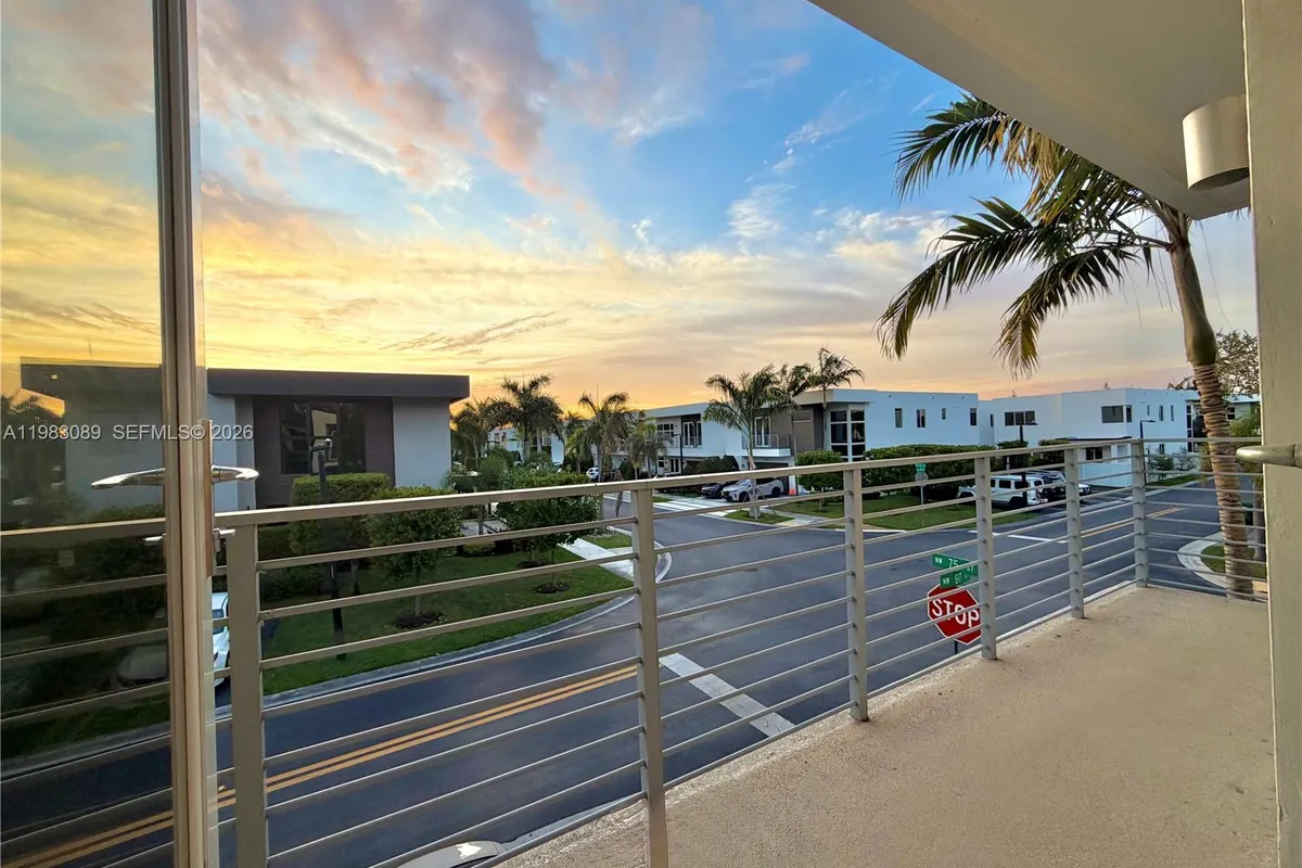 7475 NW 97th Ct, Doral FL 33178