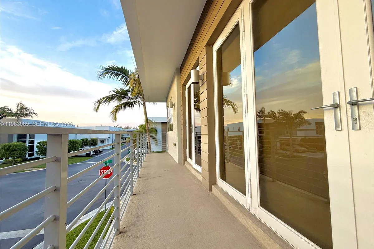 7475 NW 97th Ct, Doral FL 33178