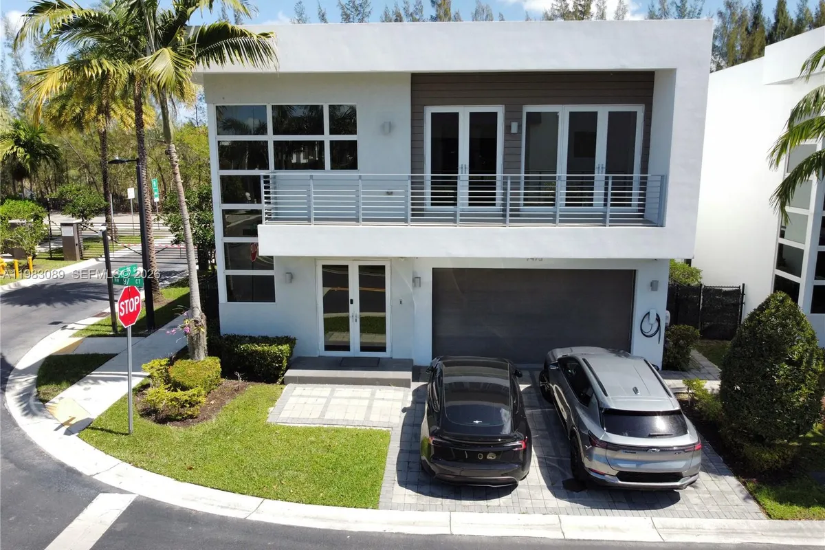 7475 NW 97th Ct, Doral FL 33178