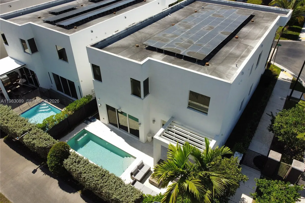 7475 NW 97th Ct, Doral FL 33178