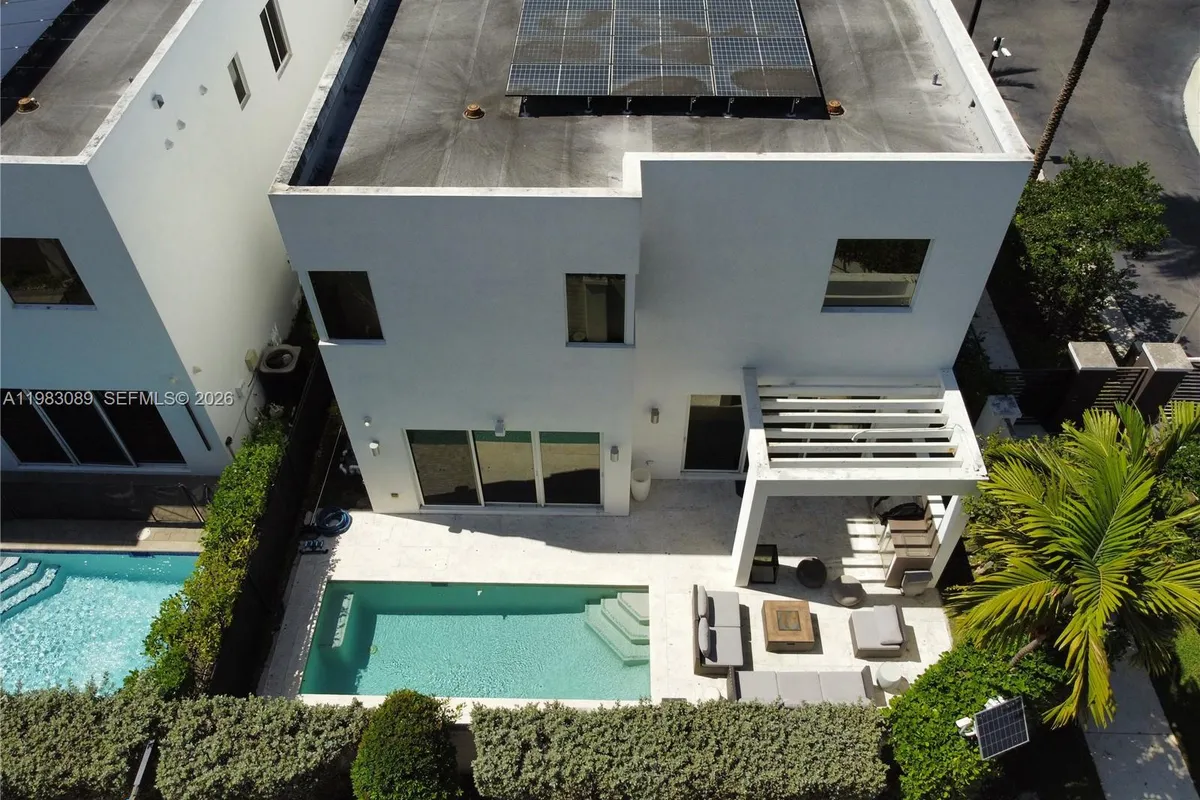 7475 NW 97th Ct, Doral FL 33178