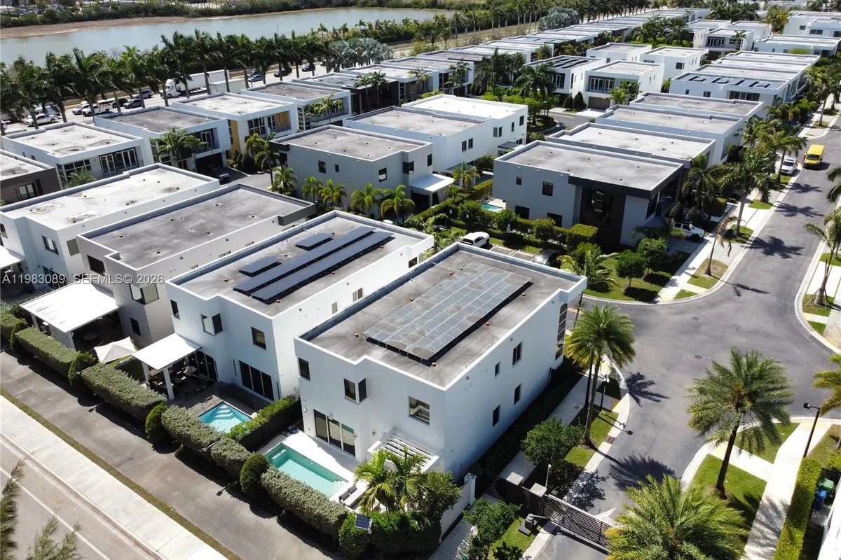 7475 NW 97th Ct, Doral FL 33178