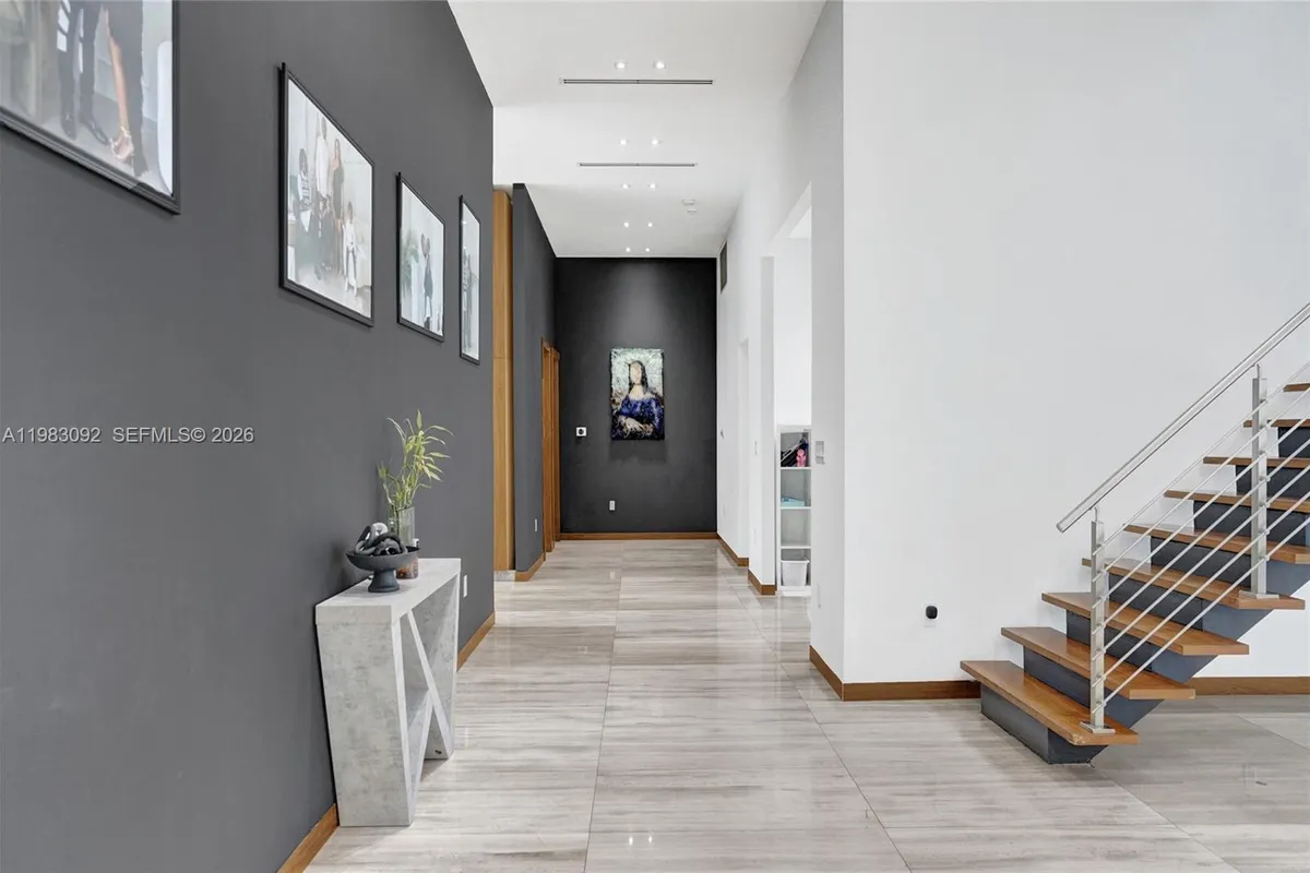 19914 NE 19th Ct, Miami FL 33179