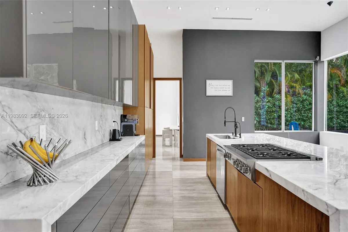 19914 NE 19th Ct, Miami FL 33179