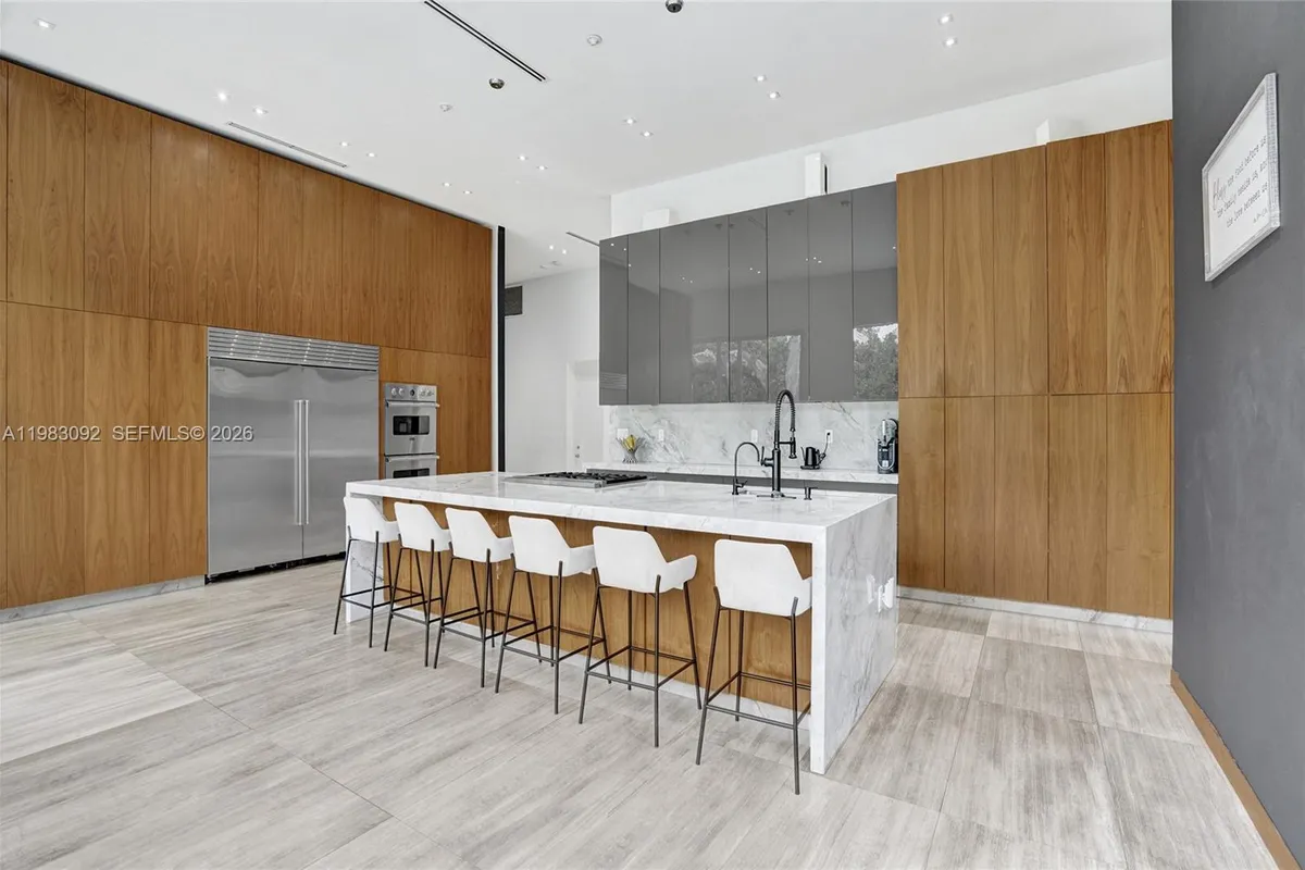 19914 NE 19th Ct, Miami FL 33179