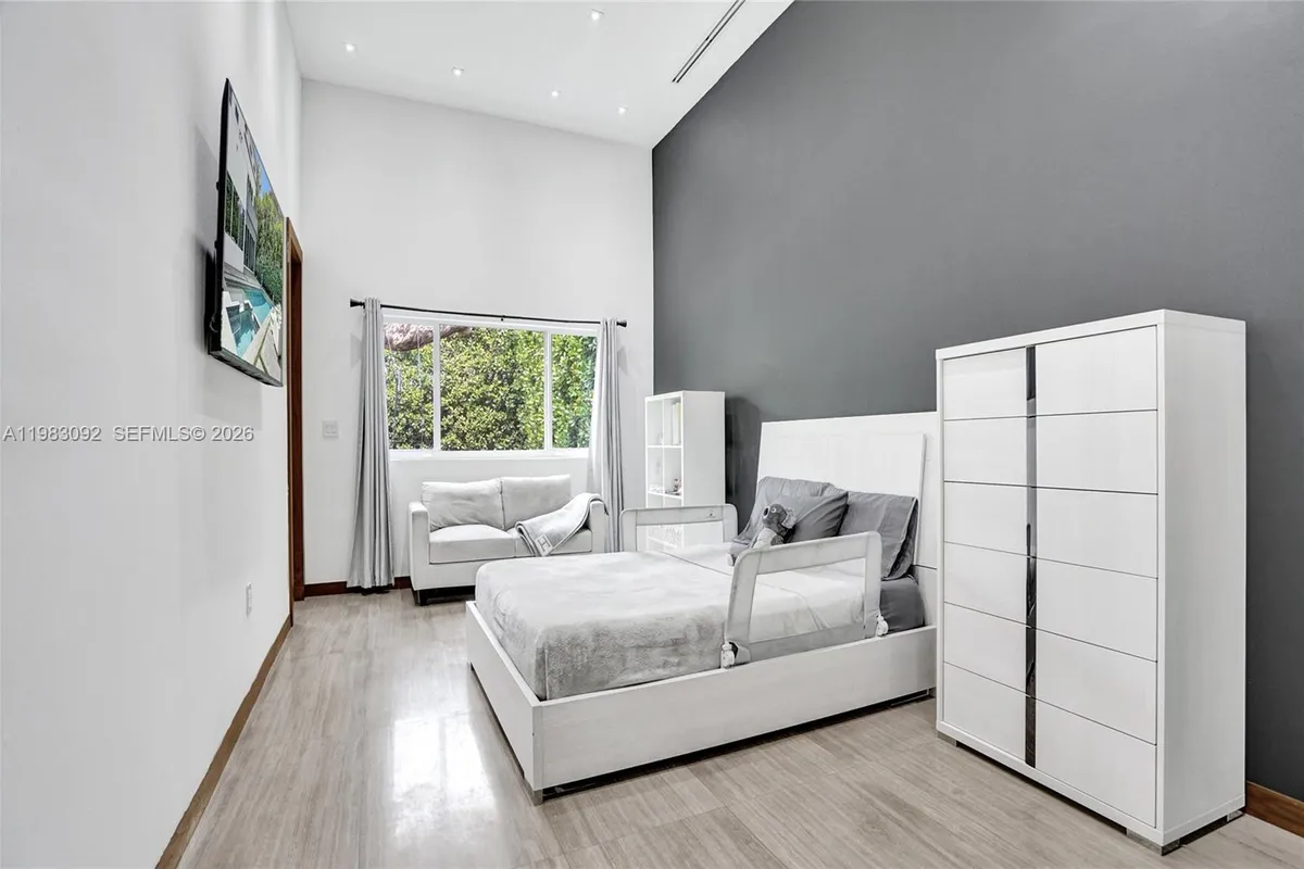 19914 NE 19th Ct, Miami FL 33179