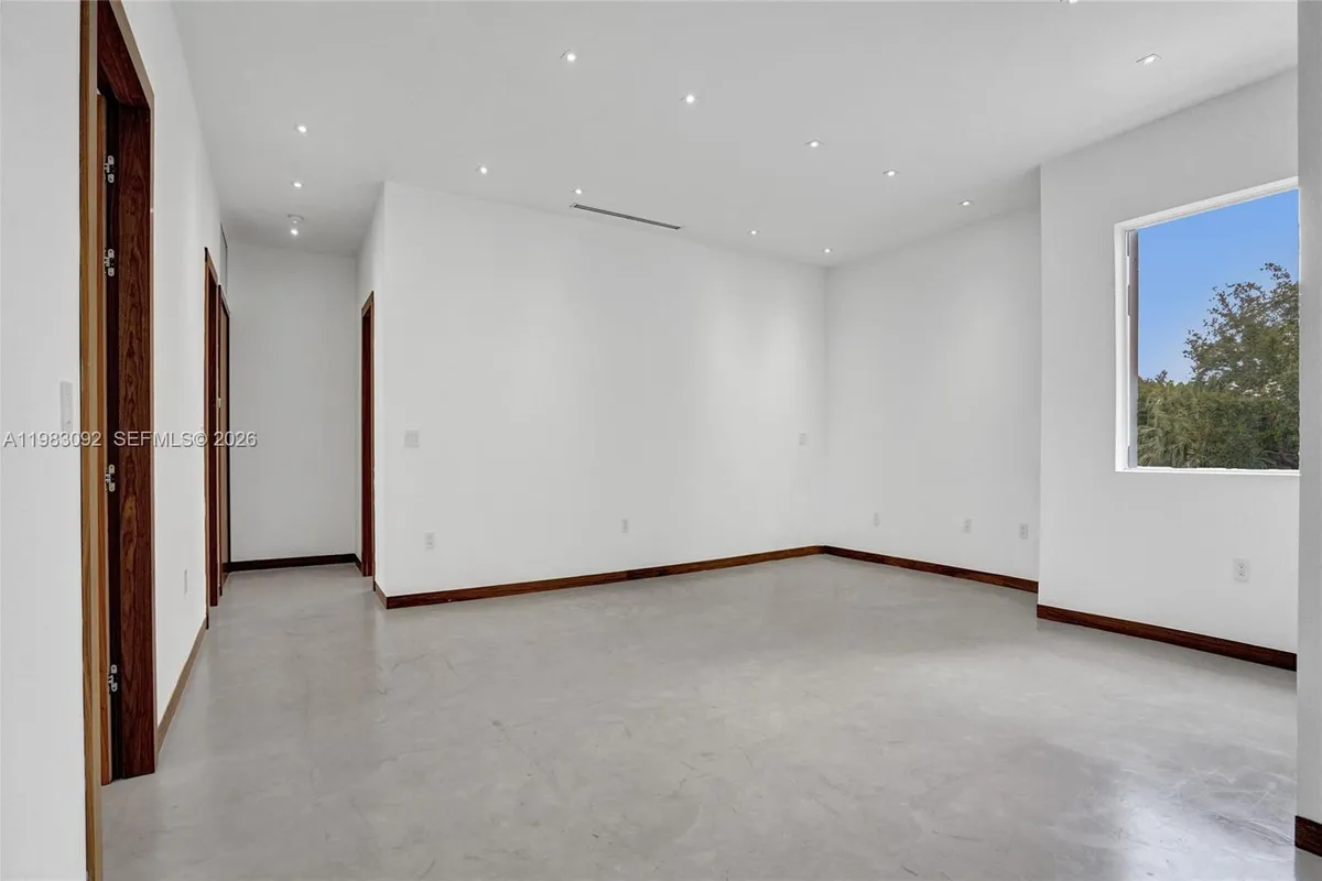 19914 NE 19th Ct, Miami FL 33179