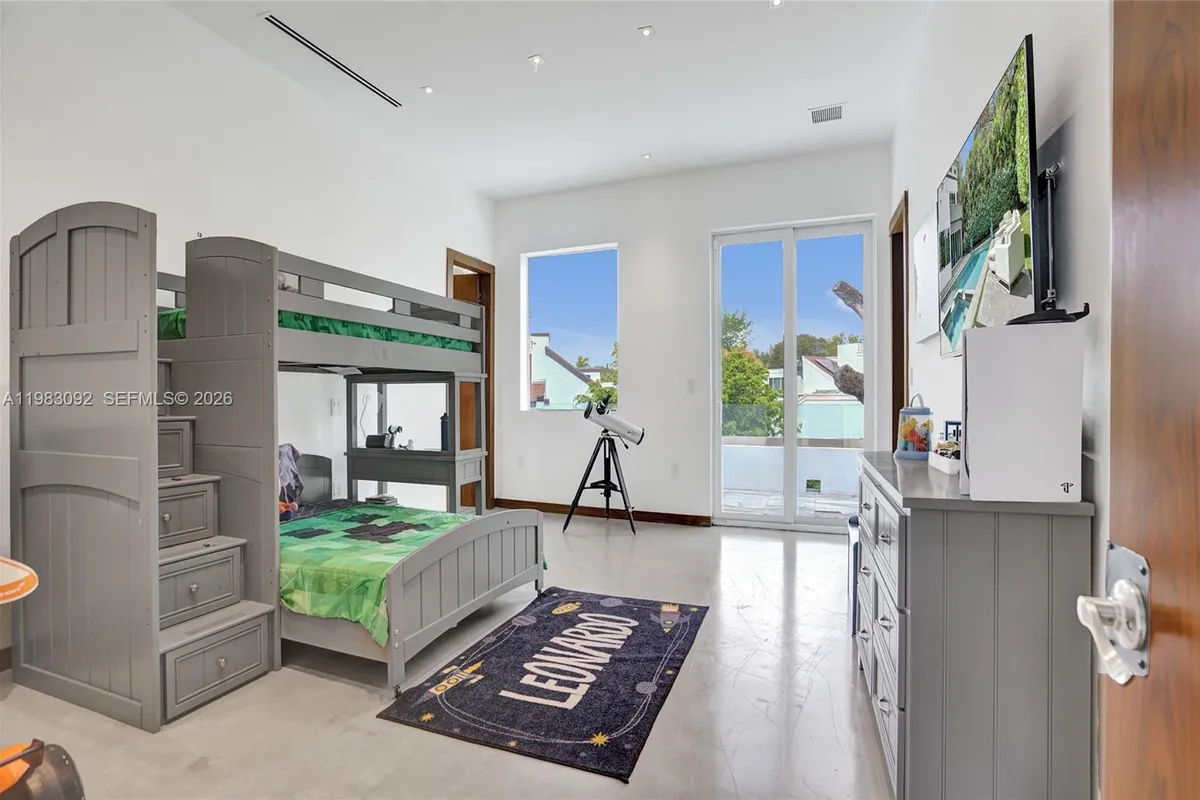 19914 NE 19th Ct, Miami FL 33179