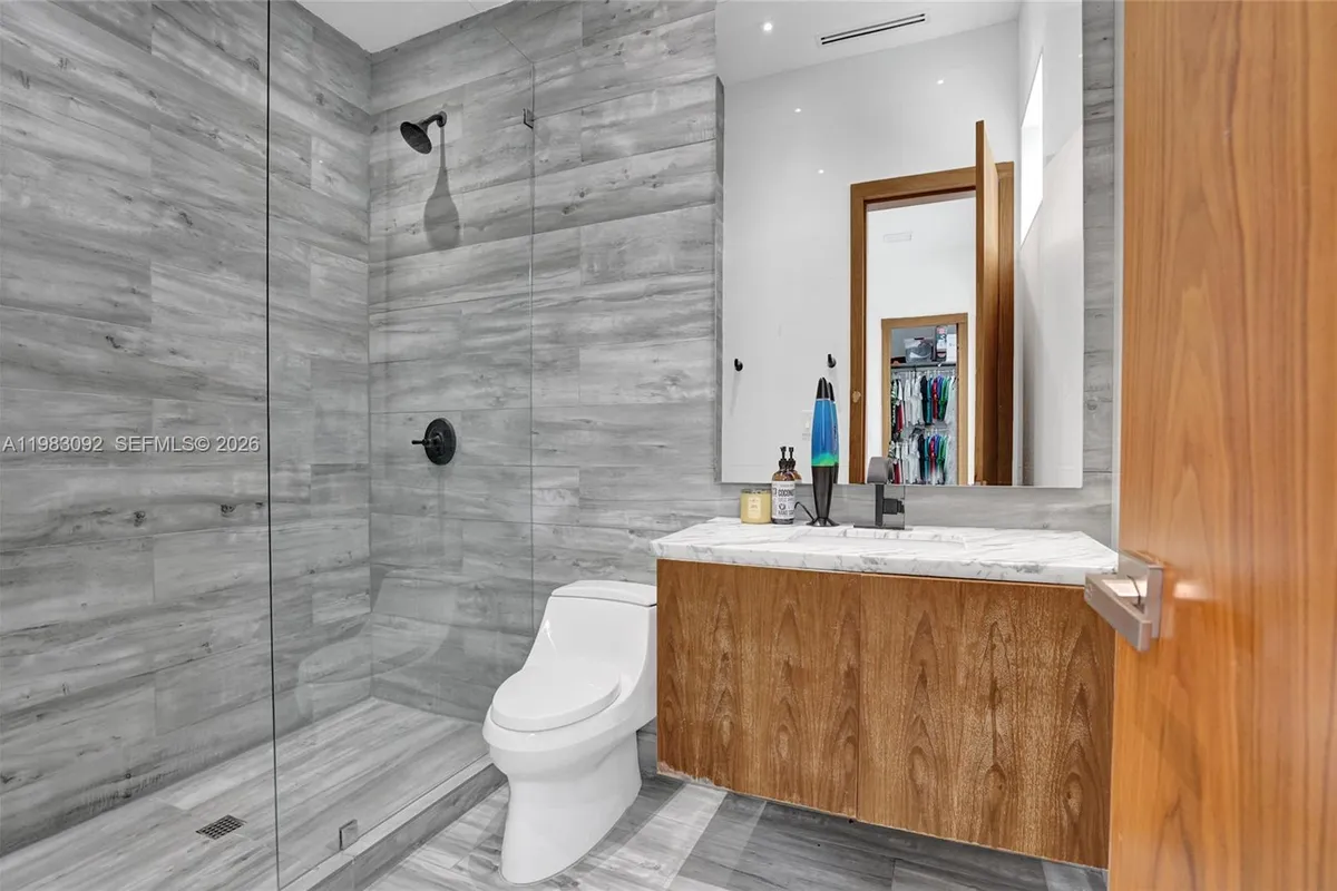 19914 NE 19th Ct, Miami FL 33179