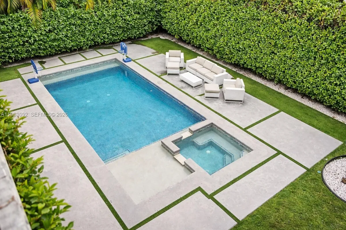 19914 NE 19th Ct, Miami FL 33179