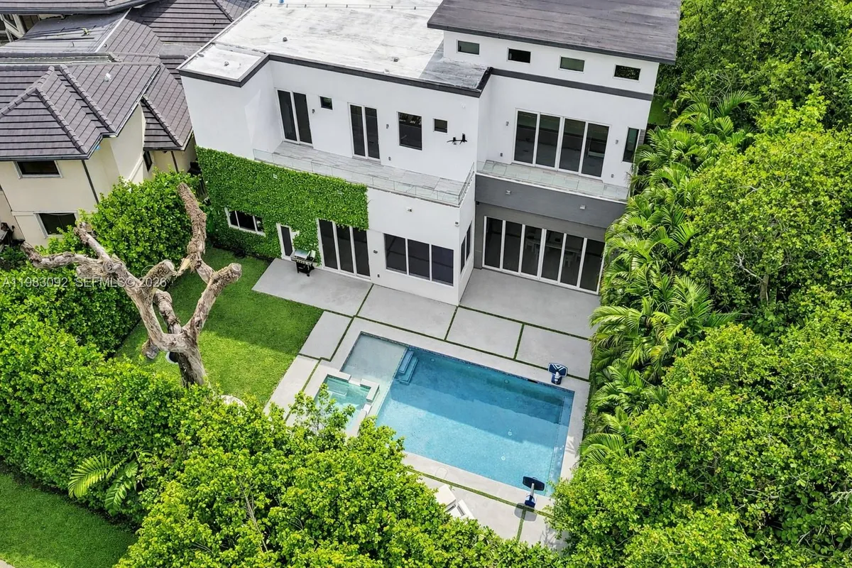 19914 NE 19th Ct, Miami FL 33179