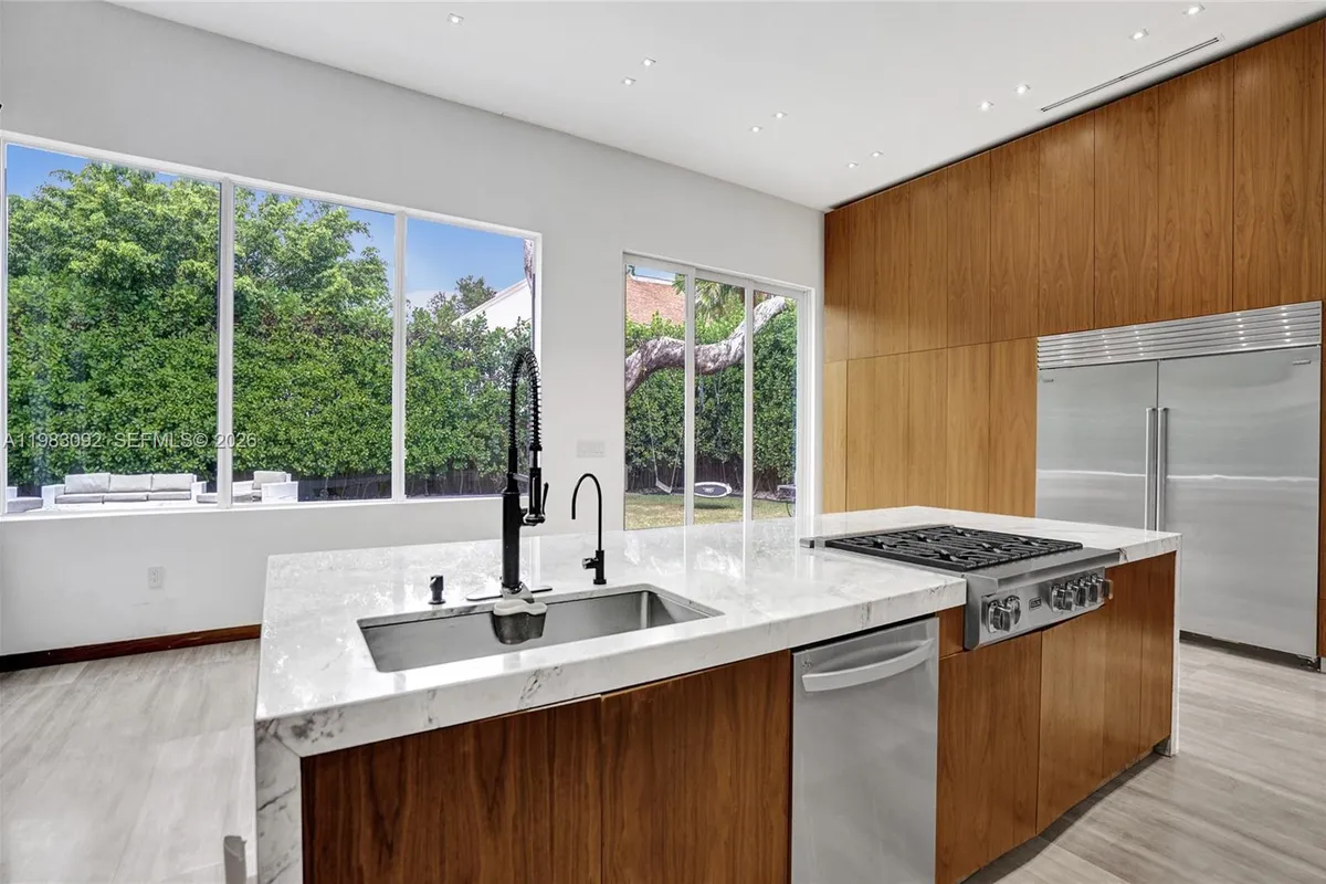 19914 NE 19th Ct, Miami FL 33179